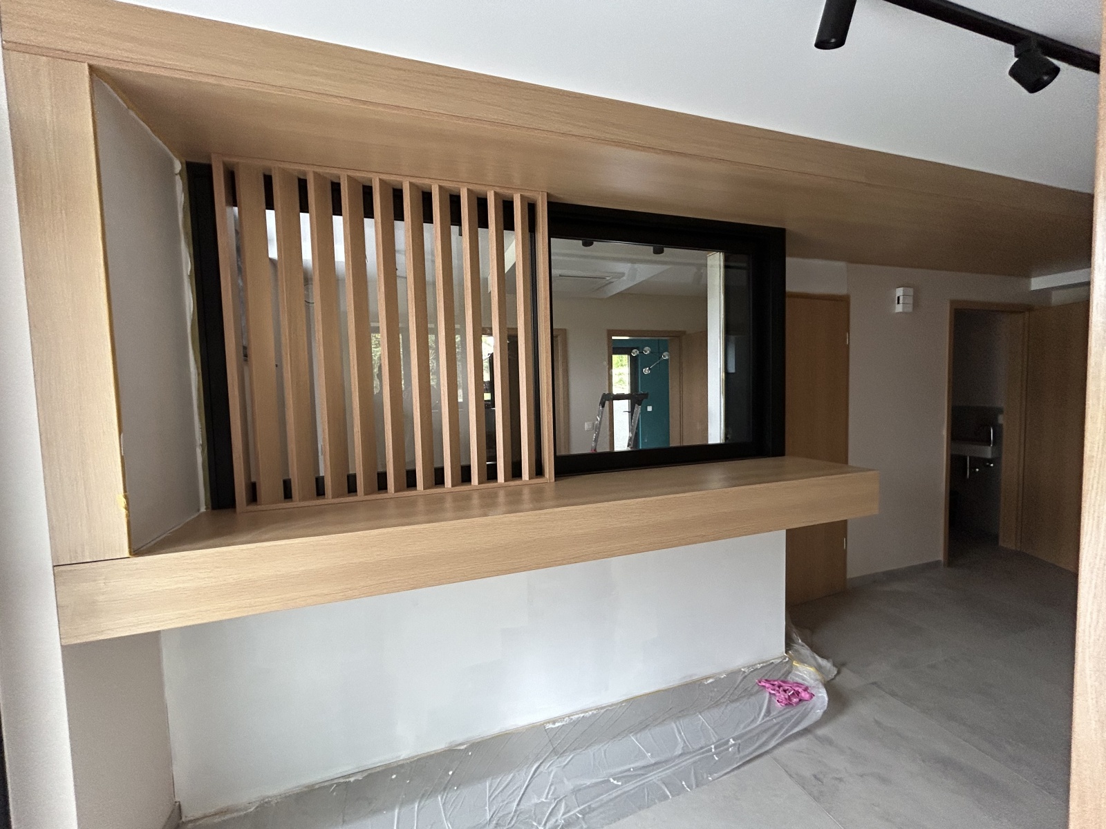 CABINET R