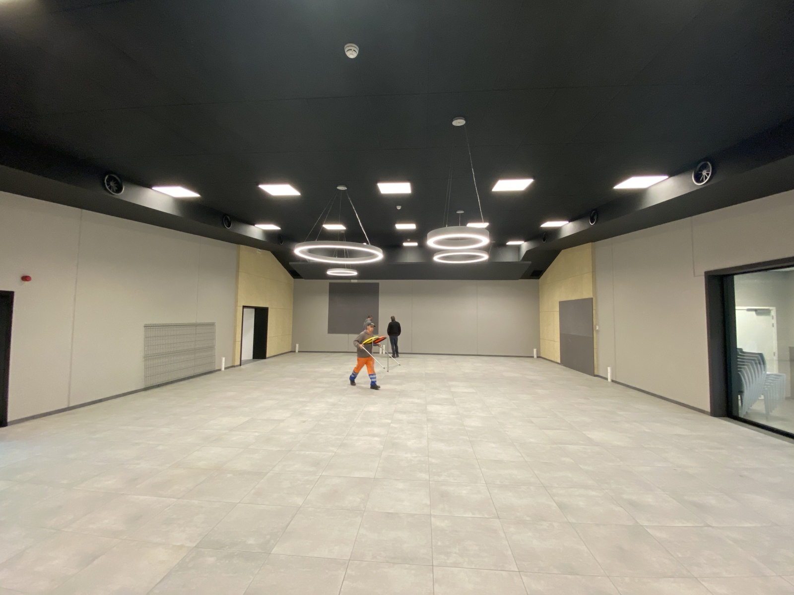 SALLE L